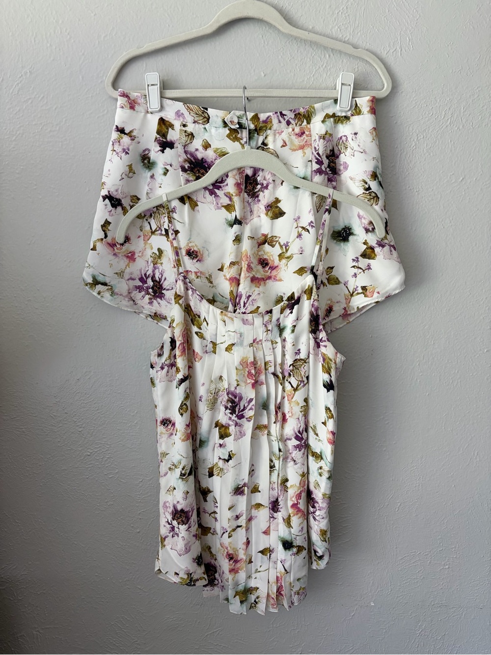 Haute Hippie Silk White Floral Pleated Set